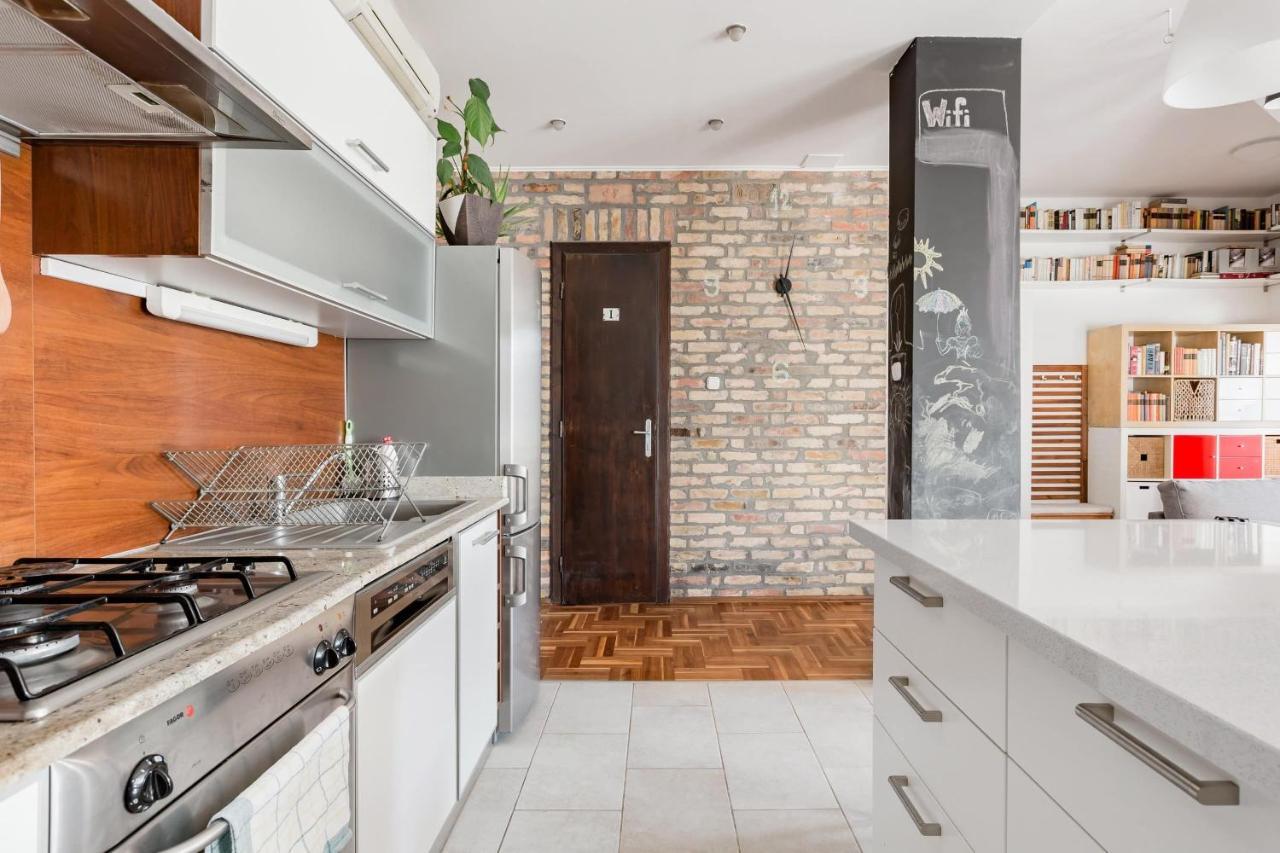 Relax Into Loft Living At A Light-Filled City Escape Budapest Esterno foto