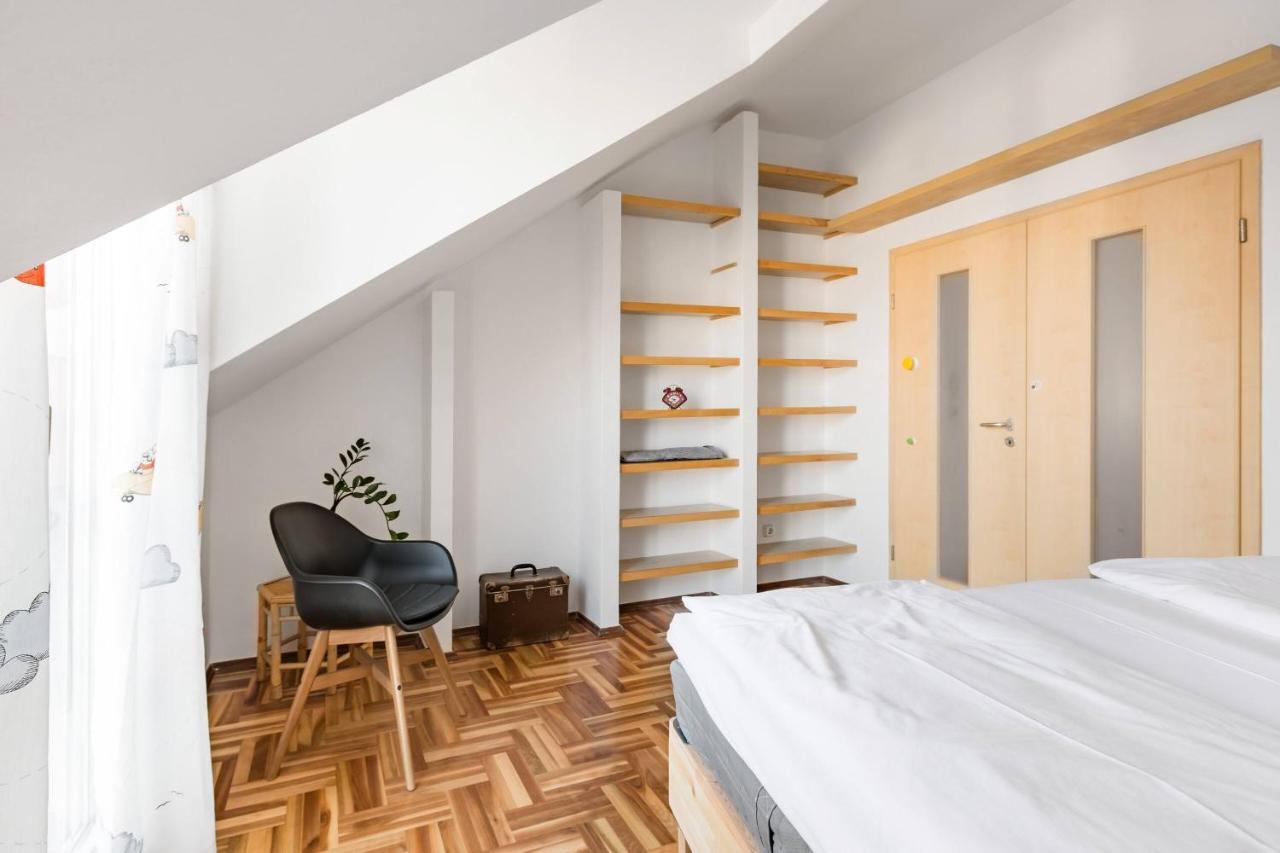 Relax Into Loft Living At A Light-Filled City Escape Budapest Esterno foto