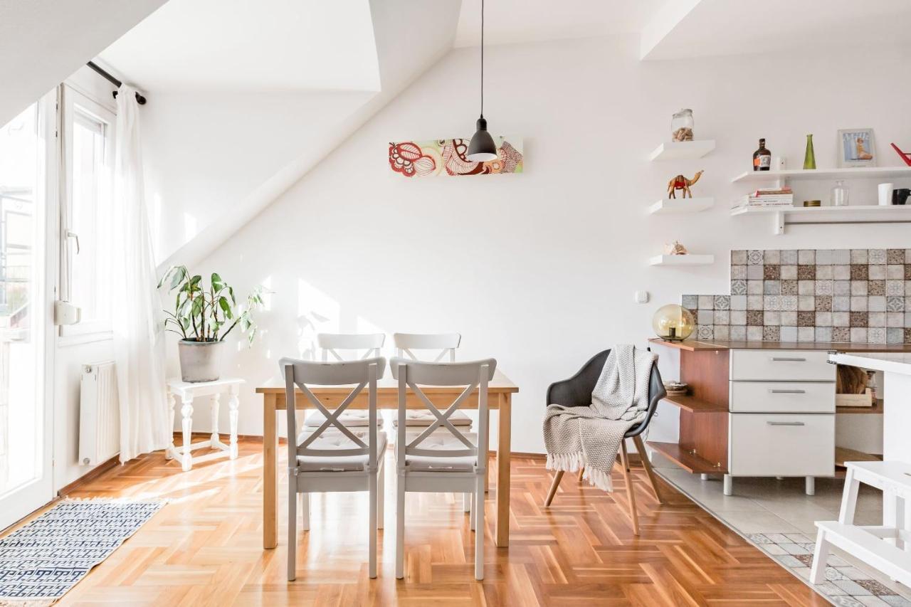 Relax Into Loft Living At A Light-Filled City Escape Budapest Esterno foto