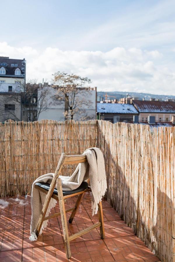 Relax Into Loft Living At A Light-Filled City Escape Budapest Esterno foto