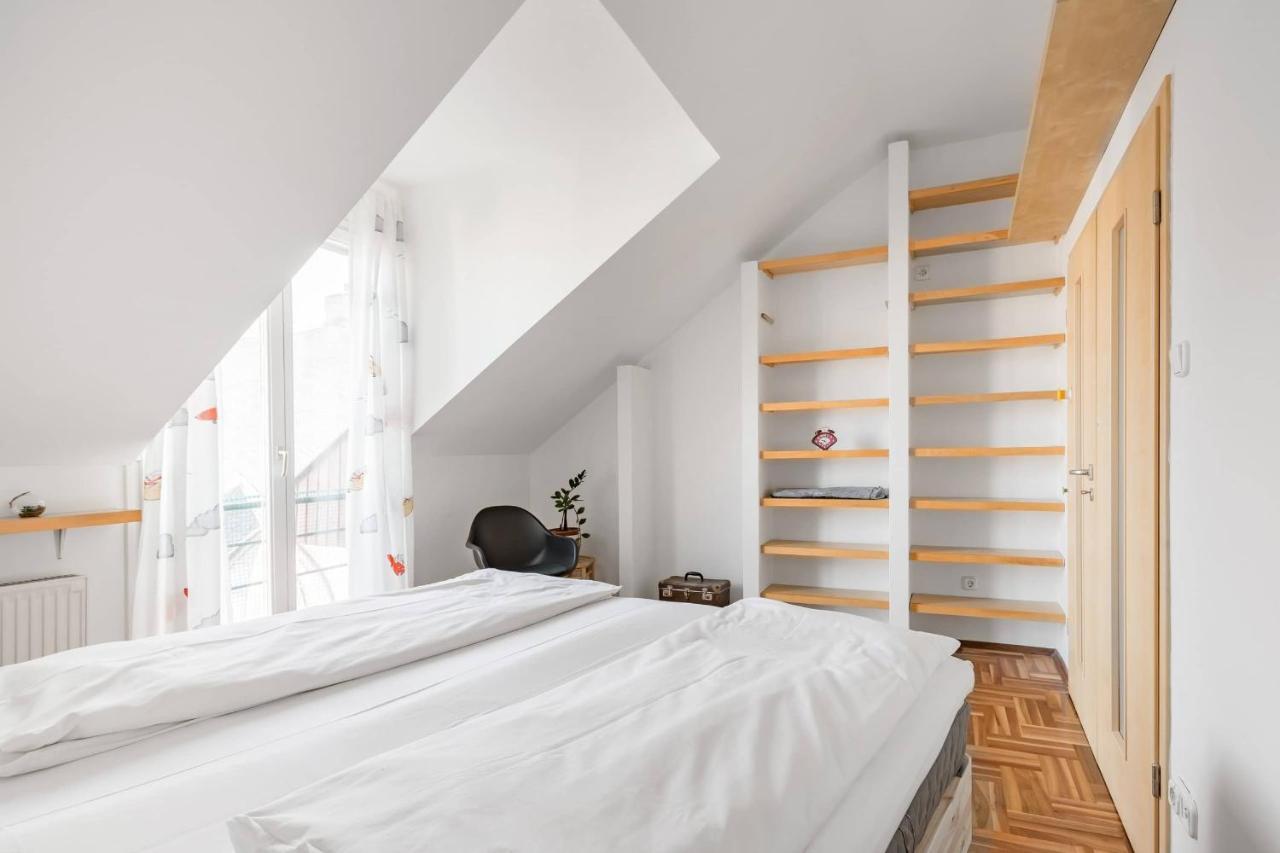 Relax Into Loft Living At A Light-Filled City Escape Budapest Esterno foto