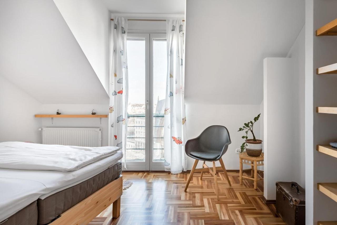 Relax Into Loft Living At A Light-Filled City Escape Budapest Esterno foto