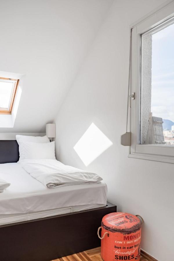 Relax Into Loft Living At A Light-Filled City Escape Budapest Esterno foto