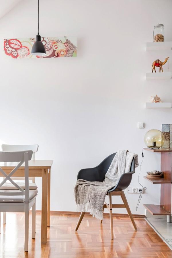 Relax Into Loft Living At A Light-Filled City Escape Budapest Esterno foto