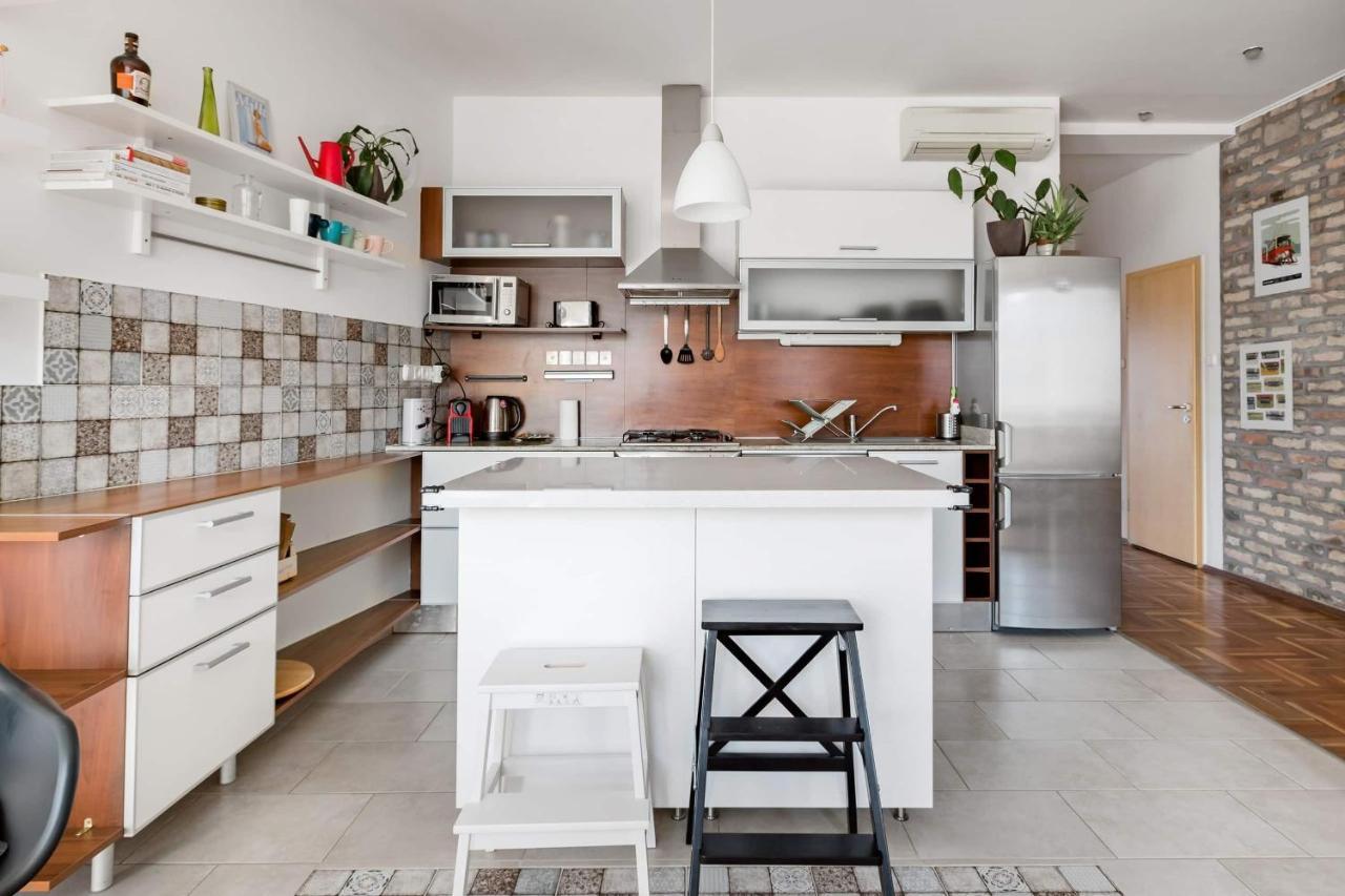 Relax Into Loft Living At A Light-Filled City Escape Budapest Esterno foto